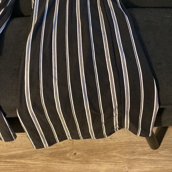 🖤 Gorgeous Black And White Striped Romper With Pockets 🤍 - Picture 2 of 5